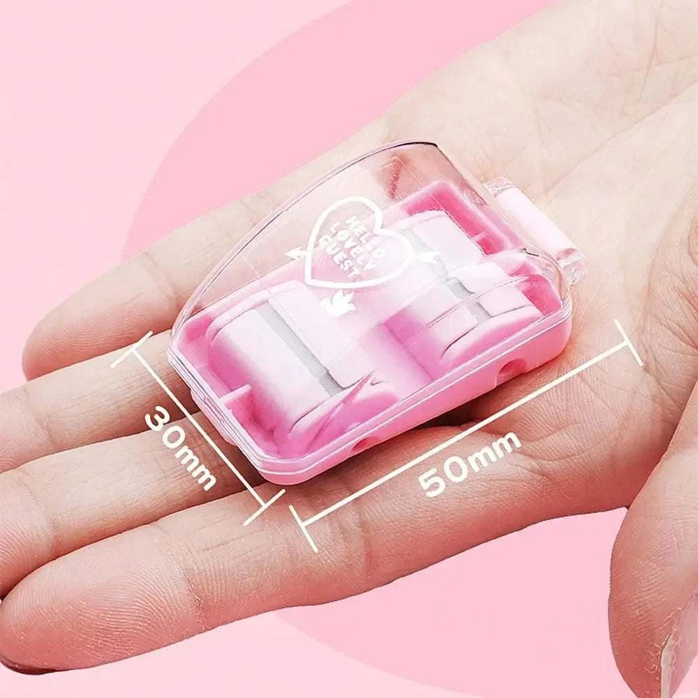 Mini-aspirateur de bureau portable pour ramasser les résidus de gomme.