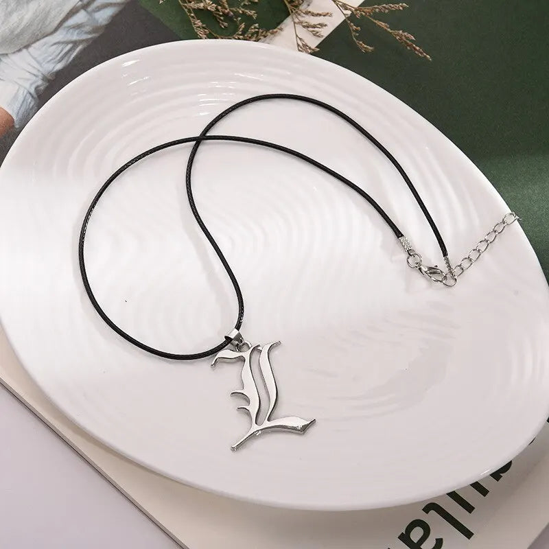 Ensemble carnet d'anime : carnet en cuir, collier et stylo plume