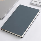 Carnet A5 en cuir souple, couverture imperméable et toucher agréable.