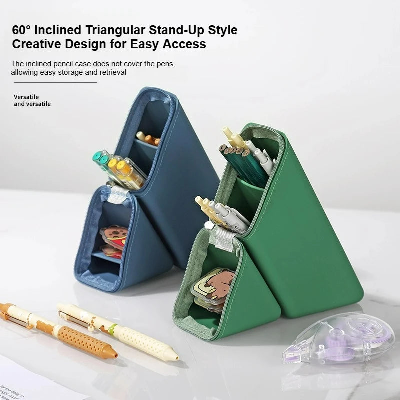 Trousse à crayons en silicone, rangement multi-compartiments et format triangulaire autoportant.