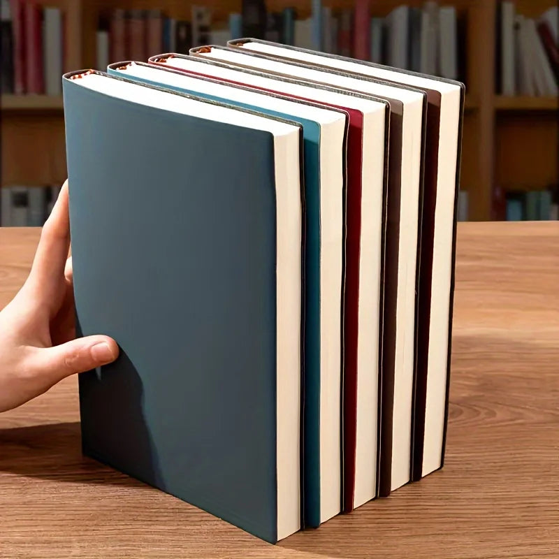Carnet A5 en cuir souple, couverture imperméable et toucher agréable.